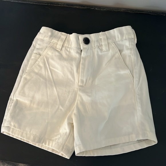 Two piece set, button down shirt and shorts - Picture 2 of 2